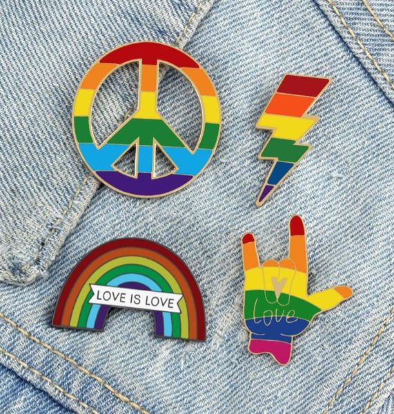 Broches homosexuelles arc-en-ciel LGBT Pin d'émail en forme de coeur en forme de coeur pour sac de badges de revers en denim