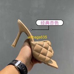 Lido Mule Sandals Botteg Veneta Slippers 2024 Été Nouveau mouton Lingge High Heel Slim Talons européens et American Minimalist Candy Color w a Logo Hbta