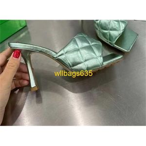 Lido Mule Sandalen Botteg Veneta Slippers 23 Jaar Europese Station Zomer Nieuwe Hoge Hak Lingge Metalen Schapenvacht Slippers voor Dames Open Teen Sli met logo HBKK