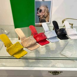 Lido Mules de alta calidad, zapatillas planas de diseñador a la moda, mulas de cuero cuadradas tejidas para mujer, zapatos de tacón alto para boda para mujer 6BR5