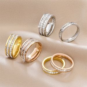 Licht en luxueus ontwerp, diamanten ring met sterrenpaar, niet-vervagende titanium stalen zirkoonring voor dames