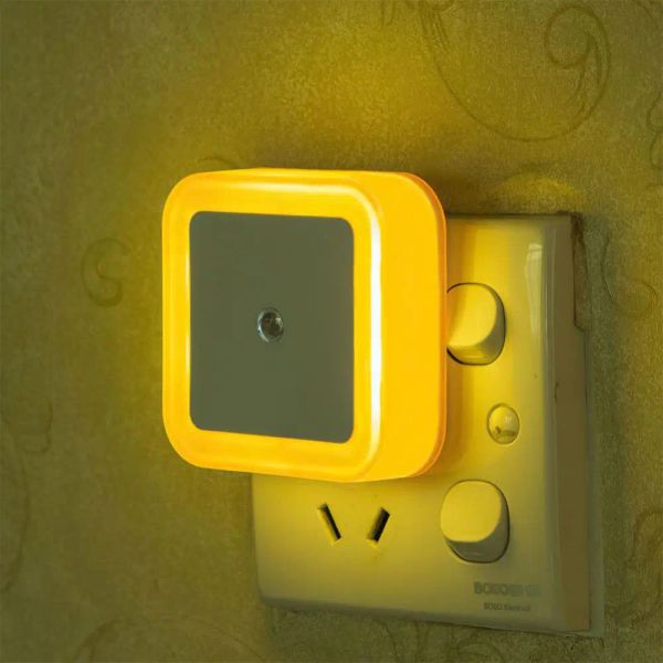 Capteur auto léger LED Night Light Us / Eu / UK Plug-in Wall Plug-In pour les escaliers du couloir du couloir de la chambre pour enfants 110V 220V