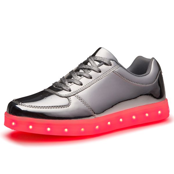 Zapatillas de baloncesto ligeras para hombres y mujeres, parejas, lámparas LED altas de carga USB, zapatillas bajas, lámpara informal, zapatillas para correr, mocasines coloridos para monopatín para niños 801