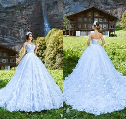 Robes de mariée de pays bleu clair chérie une ligne perles 3D appliques florales robe de mariée en dentelle balayage train robes de mariée sur mesure