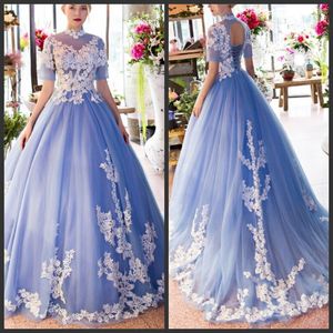 Lichtblauw hoge kraag avondjurken halve mouwen witte kant applicaties prom dresses sweep trein terug holle lace-up tule feestjurken