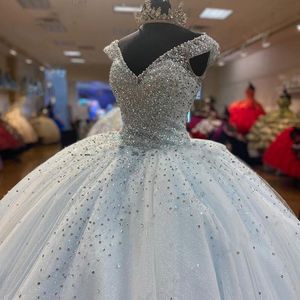 Lichtblauw Quinceanera-jurken V-hals baljurken Prom Formal Evening Jurk Tule Cap Sleeve Pageant Sweet 16 jurk