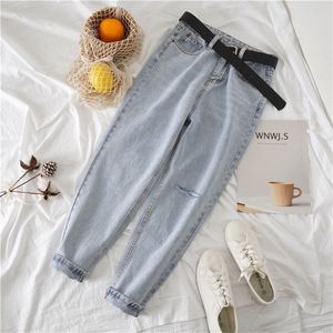 Lichtblauw gescheurde jeans vrouwen lente zomer Koreaanse slap broek vrouwelijke casual radijs broek denim harlem met riem 210302