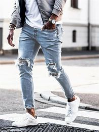 Jeans delgados de azul claro hombres Streetwear destruido Homme Hip Hop Modis Broken Biker Male Biker Hollow Out Jean Pants 240104