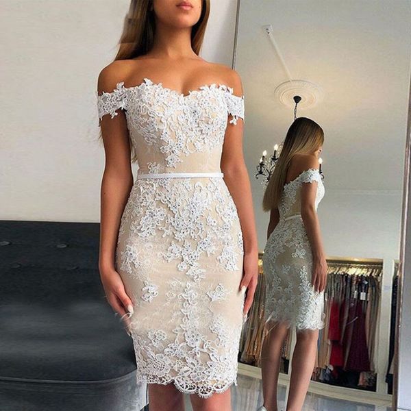 Vestidos de cóctel con cuentas de champán claro Hasta la rodilla Apliques de encaje blanco corto Cariño Vestido de fiesta ajustado para mujer