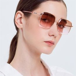 Helle Farbe Frauen Sonnenbrille Große Quadratische Metall Bein Brillen UV400 Schutz Shades Sonnenbrille Für Reisen Fahren297Q