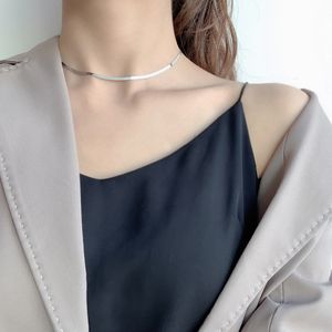 Licht Europese en Amerikaanse eenvoudige niche ontwerp hand S925 sterling zilver korte soepele ketting damesketting halsketting Q0531
