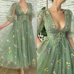 Robes de bal vert clair col en V appliques florales robe de soirée plis manches bouffantes longueur de thé formelle longue robe occasion spéciale