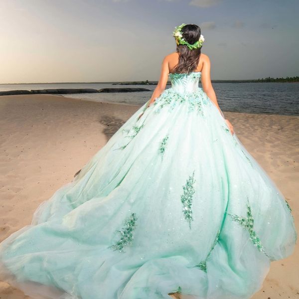 Robes de Quinceanera vert clair robes de 15 Quinceanera Fiesta appliques de dentelle perles Tull sur l'épaule robe de bal robe douce 16