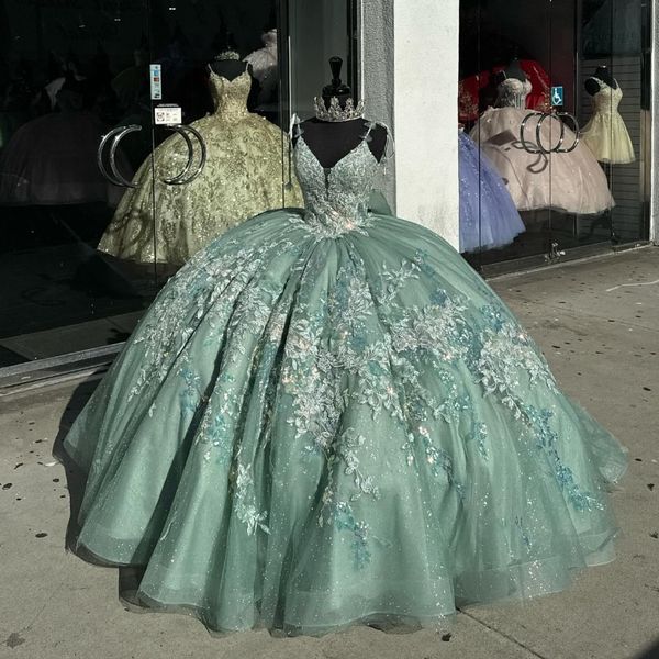 Vert clair brillant robe de Quinceanera robe de bal sur l'épaule appliques en dentelle perles Corset Pageant doux 16 fête robes De XV 15 Anos