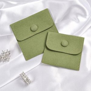 Bolsas de joyería de terciopelo verde claro aretes aretes pulsera collar de pulseras collares de arete llavero bolsillo de regalo de polvo con marca V marca