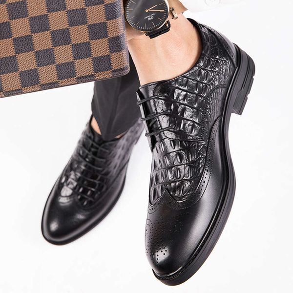 Chaussures en cuir de luxe léger et haut de gamme avec motif de crocodile à chute de vache sur le costume de couche supérieure formel