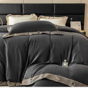 Licht luxe merk wind winter verdikte vierdelige dekbedset warm hoogwaardig beddengoed beddengoed sets ontwerper