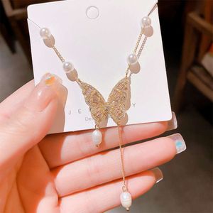 Collier de perles naturelles de luxe léger pour femmes 2023 Nouveau design à la mode et unique avec une chaîne de clavicule polyvalente sensée