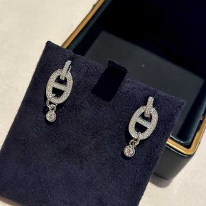 Boucles d'oreilles de créateur de luxe léger Nouveaux boucles d'oreilles en diamant simple S925