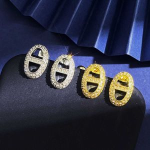 Boucles d'oreilles de créateur de luxe léger nez de cochon plein de diamant femelle de luxe léger niche haut de gamme aiguille argentée à la décoloration non allergique avec logo