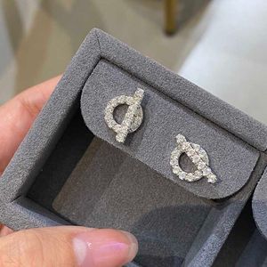 Boucles d'oreilles de créateur de luxe léger Petite femelle diamant en argent pur pur nez de cochon brisé diamant artificiel haut-bend unique avec logo