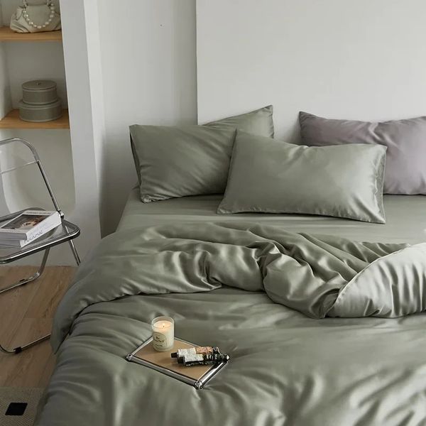 Light Luxury Fourpiece Solid Color Silk Quilt Juego de cama de cama y fundas de almohadas 240417