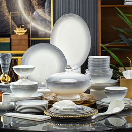Ensembles de vaisselle de 60 pièces gris dégradé de luxe léger avec bord doré en os de porcelaine ensemble d'assiettes de vaisselle de mode européenne Simple en céramique