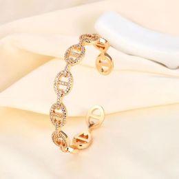Bracelet de nez de cochon de luxe léger de haute qualité avec boucle à anneau, sens de conception simple et petit, bracelet, cadeau amical, style polyvalent