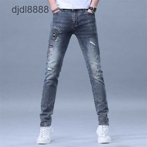 Jeans luxueux léger Mens 2024 Summer Hot Diamond Print Loisking Tattoo Falle Tole Slim Fit Long Pantal