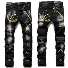 Jeans déchirés à imprimés graffitis pour hommes de luxe légerJeans noirs à rayures coupe ajustéePantalon en denim extensible délavé blancJeans décontractés; 240106