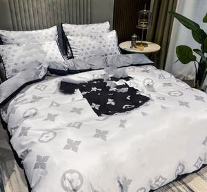 Housse de couette de couleur unie en tissu poncé épaissi de luxe léger en trois pièces