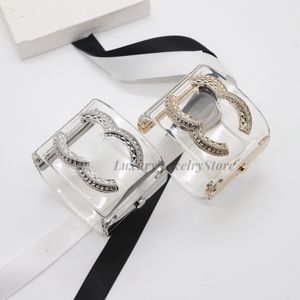 Lichte luxe transparante Europese en Amerikaanse overdreven atmosfeer Transparante acryl Rhinestone Open Clip Letter Women's Bracelet