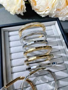 Light Luxury V Jintiffays Lock Bracelet Hoge kwaliteit Nieuwe INS Premium Feel 18K Head Style EG4Y