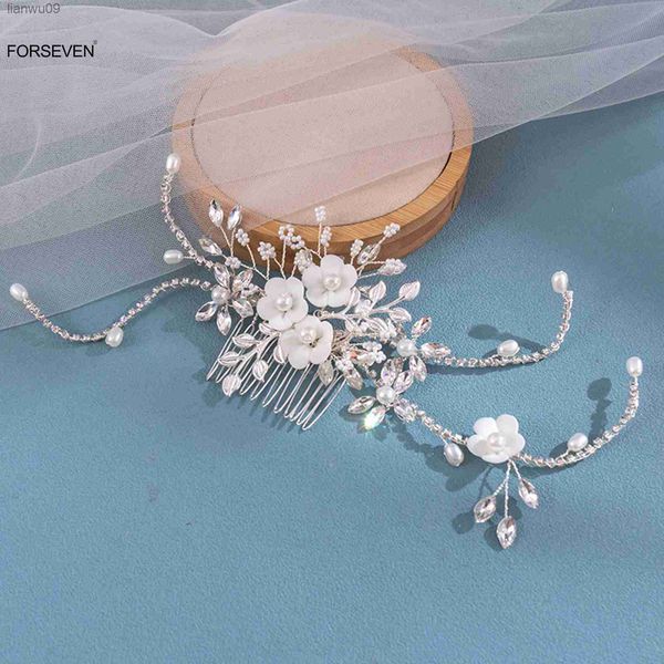 Peinetas de boda de lujo ligero Diademas de novia Tocado de flores blancas Tocados de perlas Rhinestone Vines Leaf Jewelry para mujeres L230704