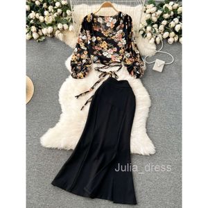 Lichte rijpe stijldressing voor dames Franse cross tie bloemen chiffon shirt hoge taille spleet wikkel billen visstaart rok tweedelige set