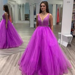 Robes de Quinceanera bouffantes violet clair col en V balayage train perles de cristal longues robes de soirée formelles pour Sweet 15 robes de q321Z