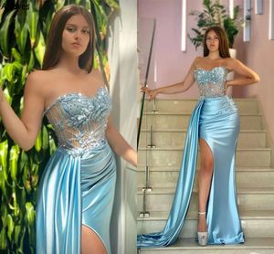 Licht hemelsblauw Arabisch Arabisch Aso ebi prom jurken Sweetheart Lace Appliqued Crystal kralen zeemeermin avondjurken peplum korset ruches side split formele feestkleding cl2001