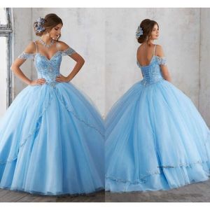 Lichte hemelsblauwe baljurk Quinceanera Cap Mouwen Spaghetti Beading Crystal Princess Prom Party -jurken voor zoete 16 meisjes 0521