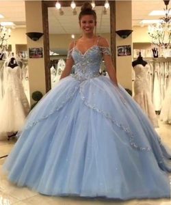 Lichte hemelsblauwe baljurk Quinceanera -jurken 2022 Capmouwen Spaghetti Beading Crystal Princess Prom Party -jurken voor Sweet 16 G4336583