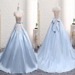 Light Sky Blue Ball Gown Sweet 16 vestidos con hombros descubiertos Satén Apliques de encaje con corsé de manga corta Vestido de quinceañera Prom Dre275V