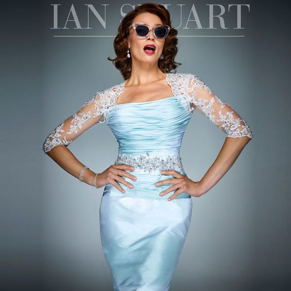 Bleu ciel clair perlé mère des robes de mariée avec demi-manches appliques robe d'invité de mariage longueur au genou gaine plus la taille robes de soirée