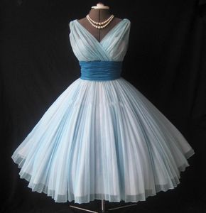 Lichte hemelsblauw Chiffon Tea Lengte Prom Dresses Vintage 1950039S A Line Real Sample Vneck Puffy Ruffle Party Jurk9484200