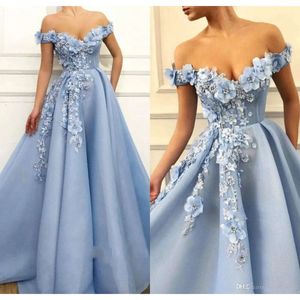 Light Blue Bleu long Prom avec fleur de main élégante élégante