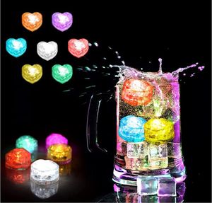 Light Up Ice Cube Clignotant Décoration de fête LED Atmosphère lumineuse Props pour Noël Baignoires Vases Mariages Piscine Club Bar Tours de bière Vacances Halloween