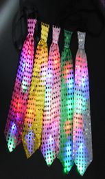 Allumez LED Bow Lumineux Paillettes Cravates Couleurs Changeables Cravate Led Fibre Cravate Clignotant Cravate Pour Hommes Femmes Cheer Prop fournitures7697775