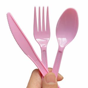 Briquets 90pcs ensemble de couverts en plastique rose cuillères fourchettes couteau robuste en plastique coloré Sierware comprend 30 fourchettes 30 cuillères à café 30 couteaux
