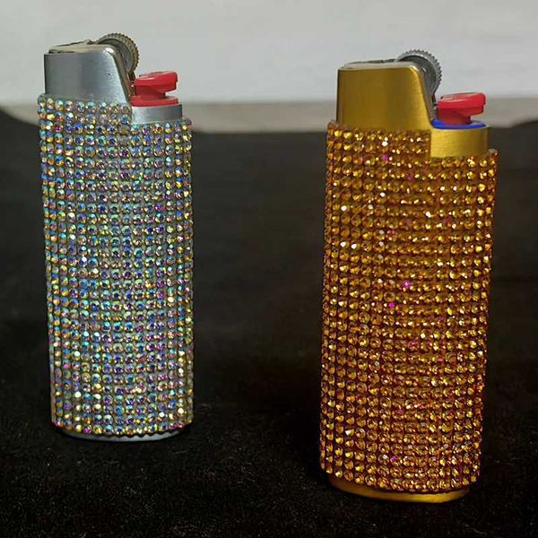 LIGHTERS Fashion Bling Rhinestone Crystal Manga Manga Mane Metal Metal con soporte más ligero para BIC Tipo más ligero Tipo más ligero J6 T240422