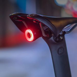 Lights Rockbros Q5 Bicycle Smart Light Light arrière IPX6 Auto Auto Auto Start / Stop Brake Senting Lampe de poche LED ACCESSOIRES