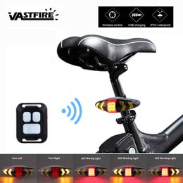Lumières USB Smart Remote Bike Wireless Bicycle Seat Mount Feu arrière LED Avertissement Feu arrière Turning Control Signal Lamp 0202