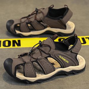 Sandales de plage légères hommes plus taille 39 chaussures d'été pour le sport extérieur respirant Sandale Homme 240415